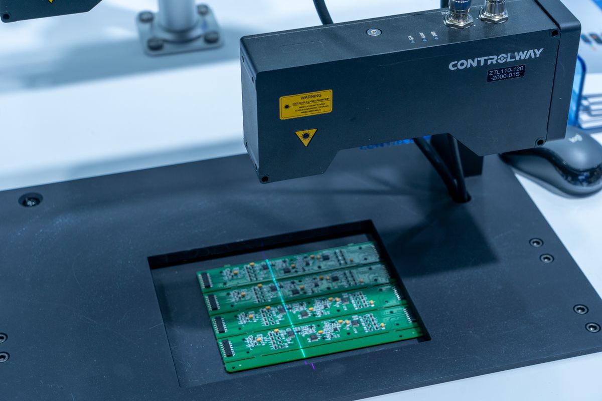 Physical Chip Package Surface and 2D Matrix Inspection